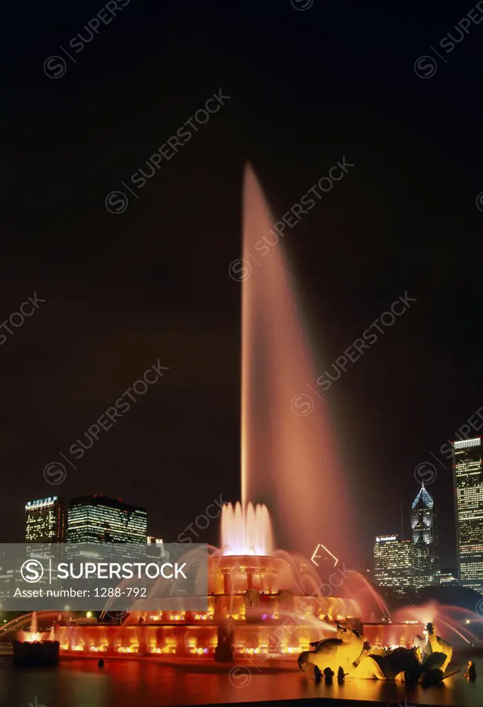 Fountain lit up at night, Buckingham Fountain, Grant Park, Chicago, Illinois, USA