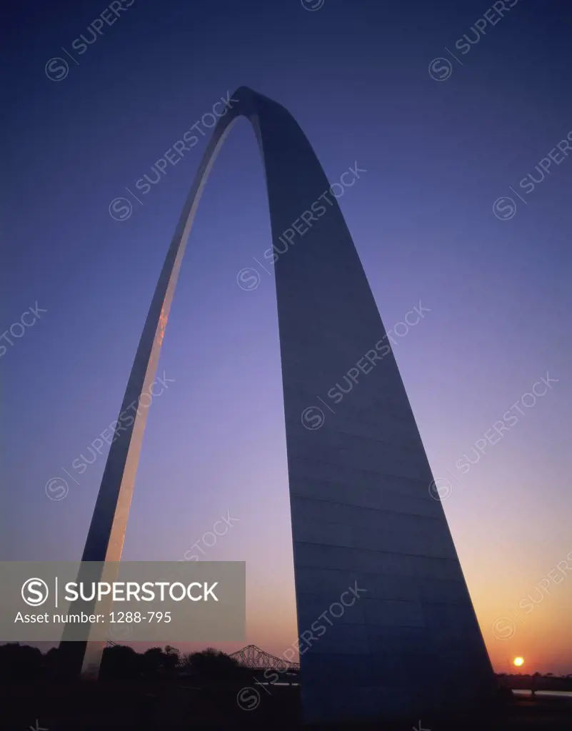Arched sculpture at dusk, Gateway Arch, St. Louis, Missouri, USA