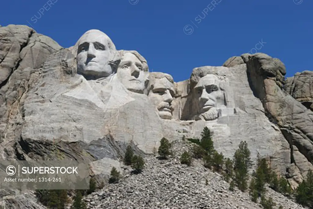 Low angle view of the sculptures of former US presidents, Mt Rushmore National Monument, Black Hills, South Dakota, USA