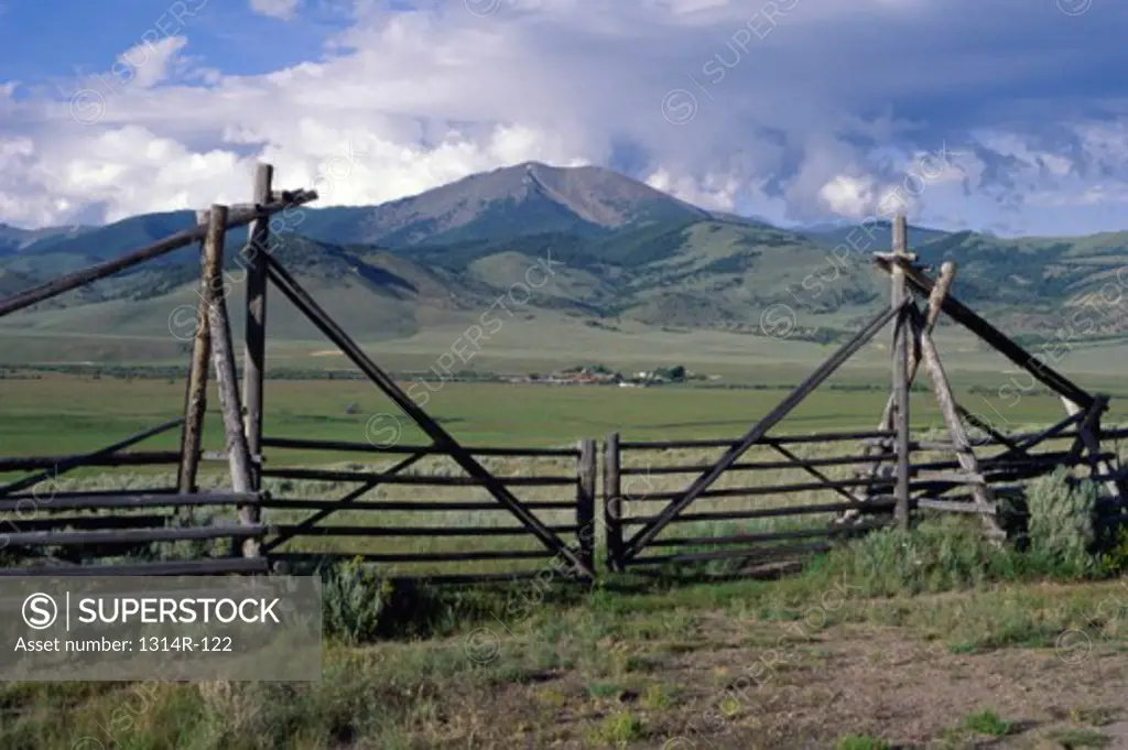 Wooden fence in a field, Baldy Mountain, Grasshopper Creek Valley, Montana, USA