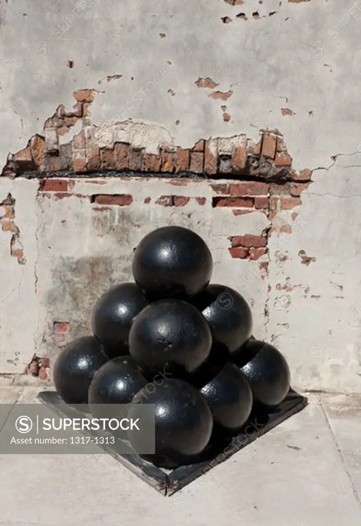 USA, Florida, Key West, Fort Zachary Taylor, Old Cannonballs