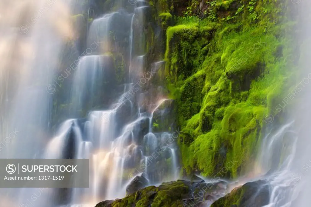 USA, Oregon, Oregon Waterfall in Cascade Range