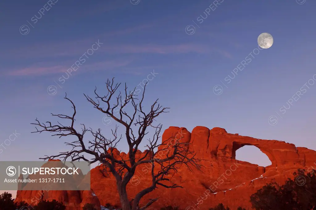 Skyline Arch and Full Moon, Arches National Park, Moab, Utah, USA