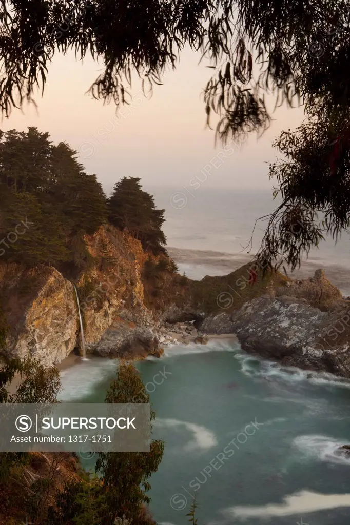 USA, California, Big Sur, Julia Pfeiffer Burns State Park, Elevated view of McWay Falls at McWay Cove