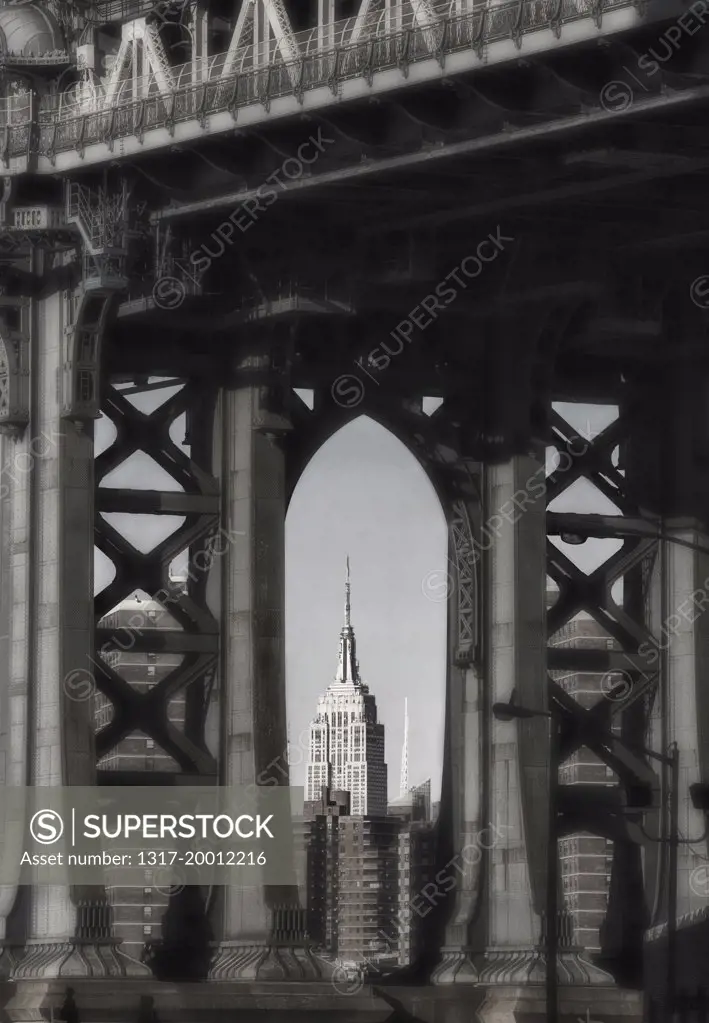 New York City, Manhattan Bridge & Empire State Building