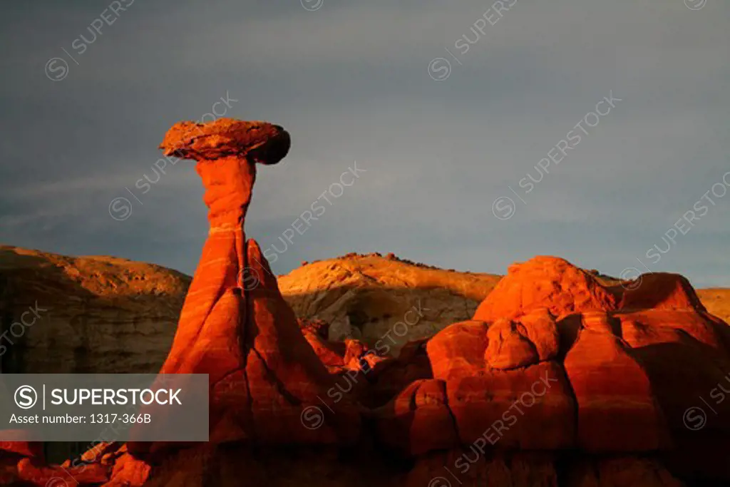 USA, Utah/Arizona, Rim Rocks in evening light