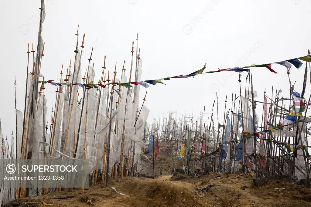 Bhutan, Prayer flags at Cheli La