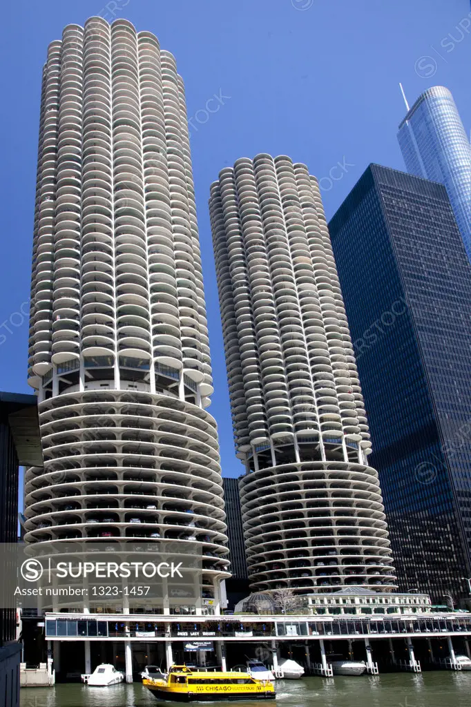 Low angle view of corn on the cob shaped buildings, Marina Towers, Chicago, Cook County, Illinois, USA