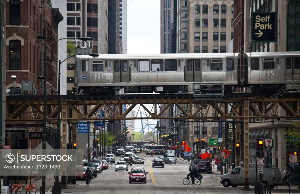 USA, Illinois, Chicago, The L over downtown Chicago Street