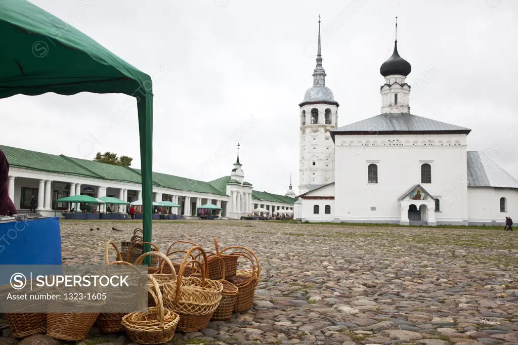 Trading square with church in the background, Torgovaya Ploshchad, Resurrection Church, Suzdal, Russia