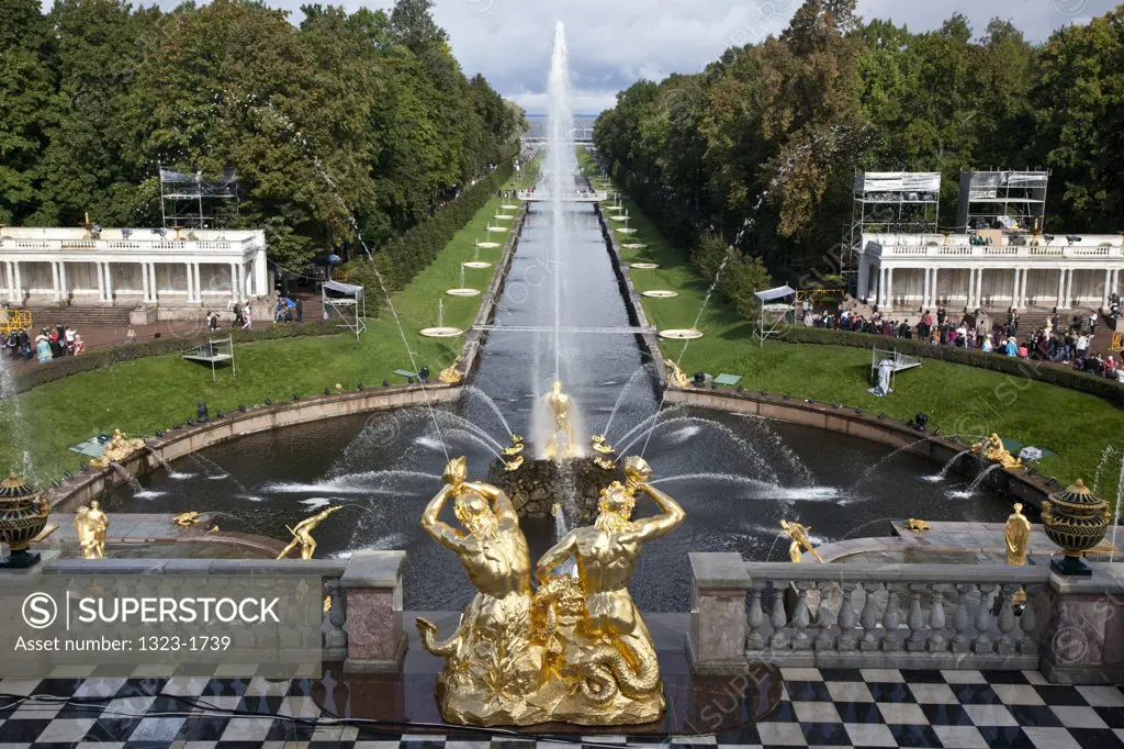View of the Grand Cascade in front of the Peterhof Grand Palace, Petrodvorets, St. Petersburg, Russia