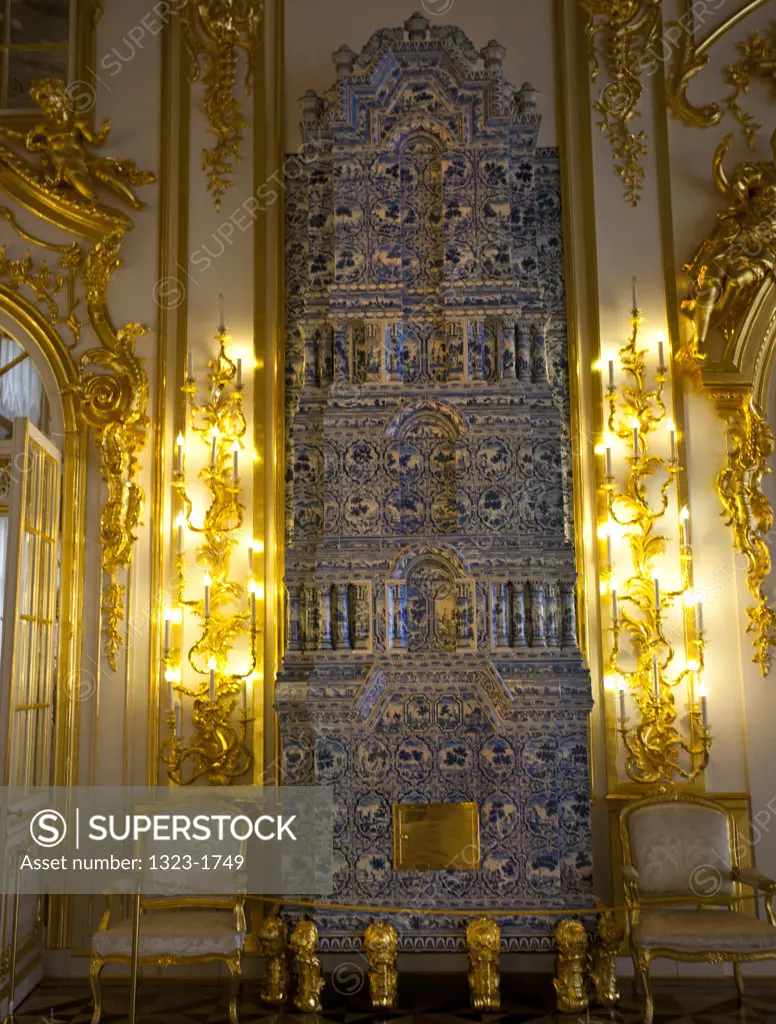 Ceramic stove for heating in the dining room of the palace, Catherine Palace, Tsarskoye Selo, St. Petersburg, Russia