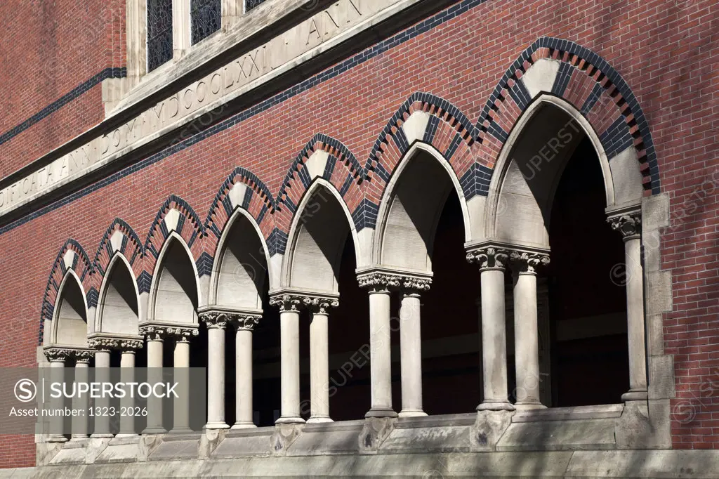 USA, Massachusetts, Cambridge, Columns at Memorial Hall