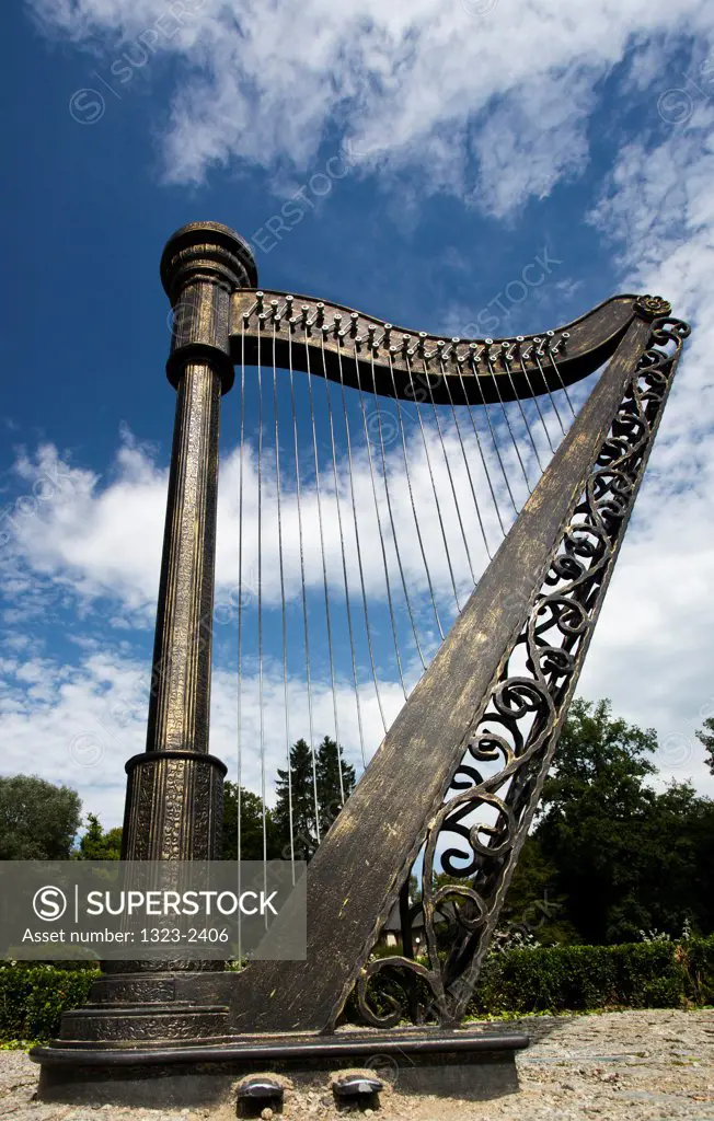 Poland, Kudowa Zdroj, Harp sculpture