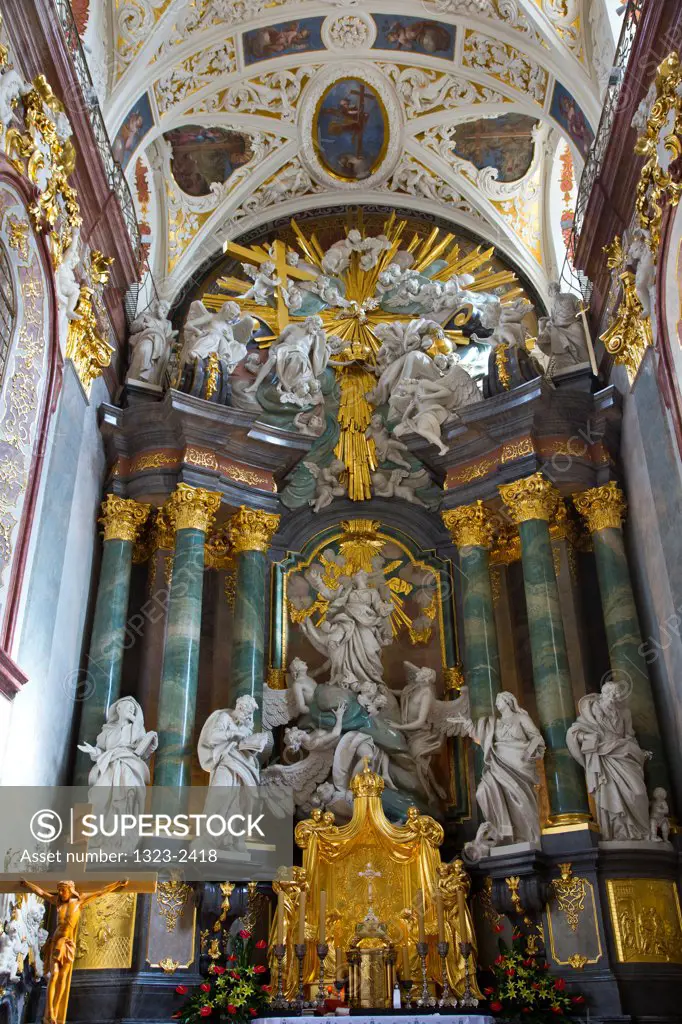 Poland, Czestochowa, Jasna Gora, Altar in basilica