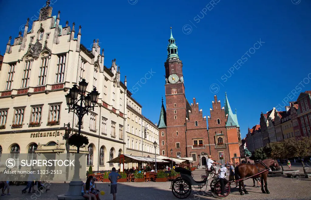 Poland, Wroclaw, Low angled view of Town Hall in Market Square