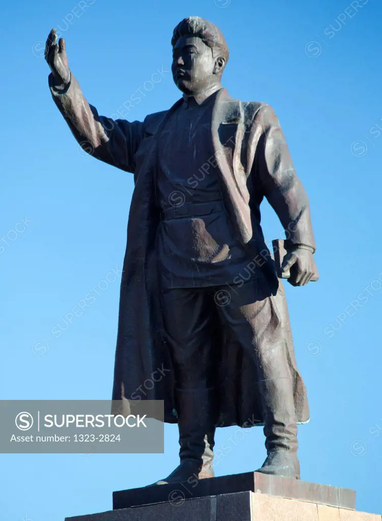Kyrgyzstan, Karakol, Statue in park