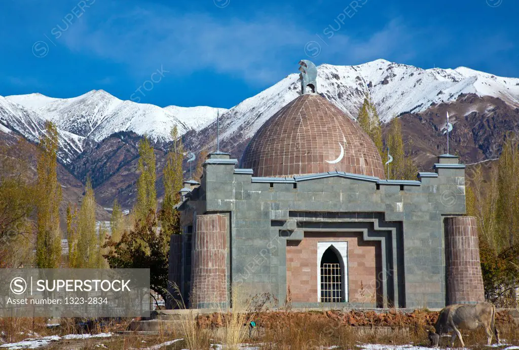 Kyrgyzstan, Roadside Muslim cemetery near Lake Issyk Kul