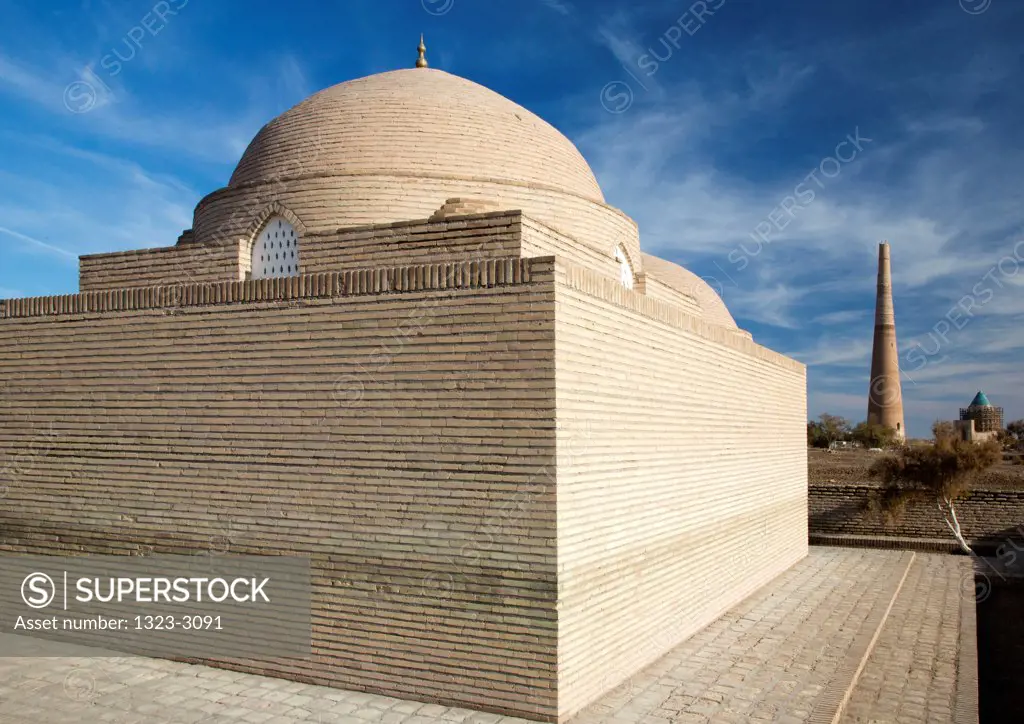 Turkmenistan, Urgench, Small Mausoleum and Kutlug-Timur Minaret
