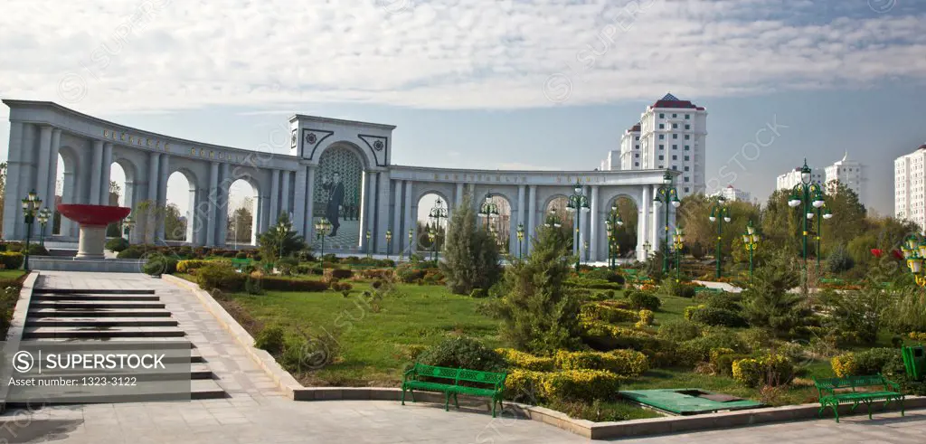 Turkmenistan, Ashgabat, Fountain complex in downtown