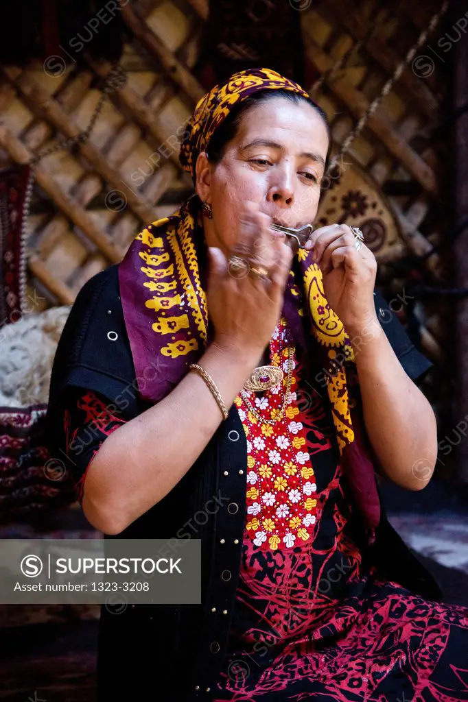 Turkmenistan, Bogurdak, Turkmen women playing gopuz or Jew's Harp