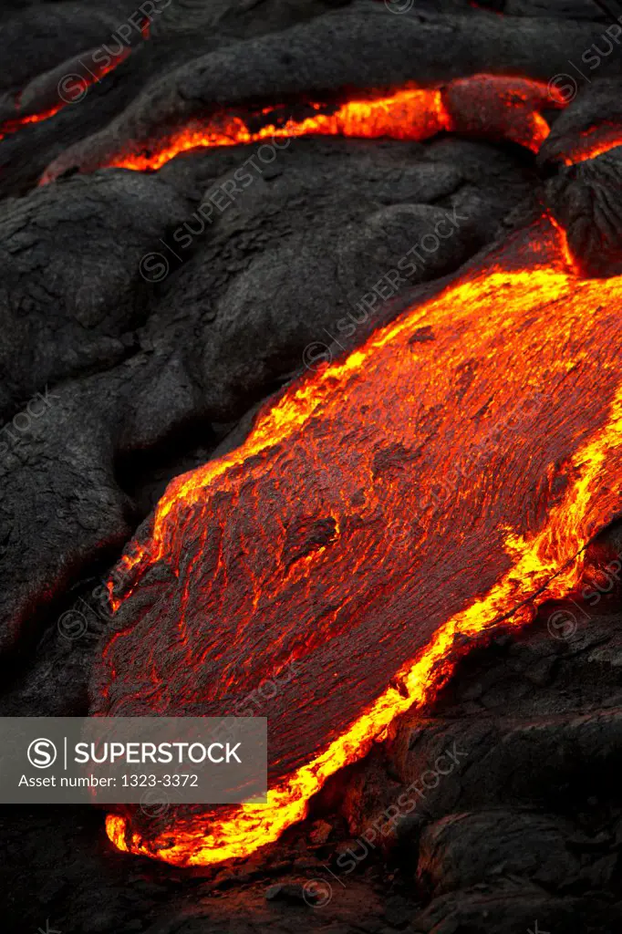 USA, Hawaii, Flowing molten lava in Hawaii Volcanoes National Park