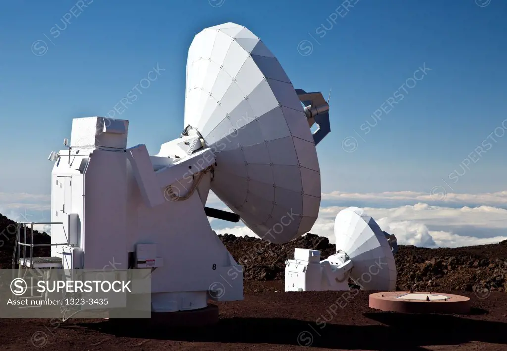 USA, Hawaii, Mauna Kea, Radio telescope near summit of Mauna Kea Volcano