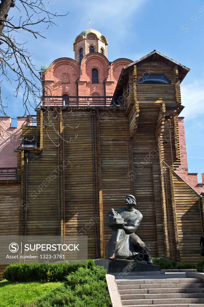 Yaroslav the Wise statue in front of the Great Gate of Kiev, Kiev, Ukraine