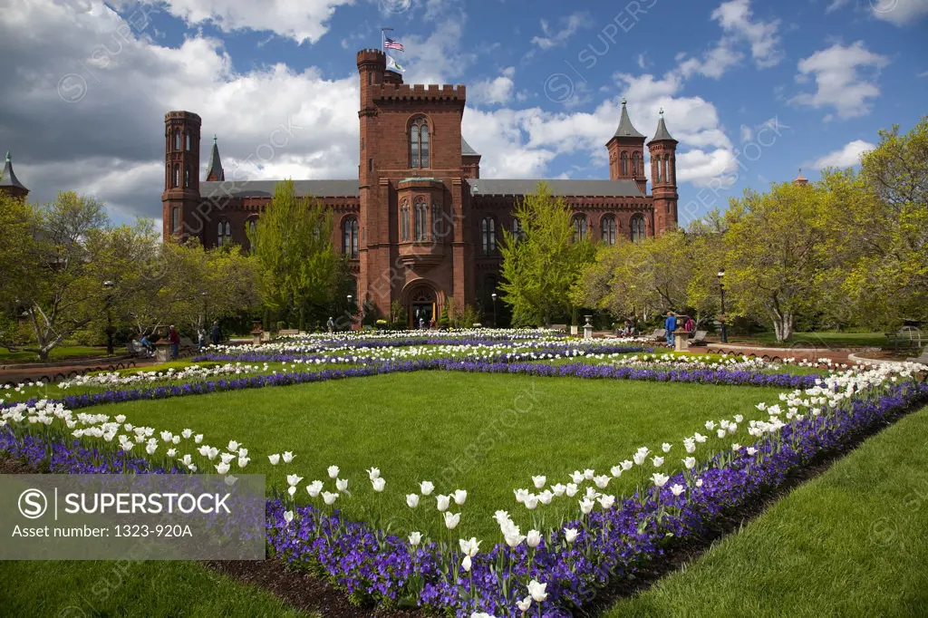 Formal garden in front of a museum, Smithsonian Institution, Washington DC, USA