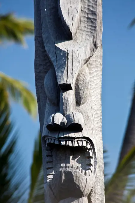 USA, Hawaii, Totem carving at Puuhonua o Honaunau Historical Park