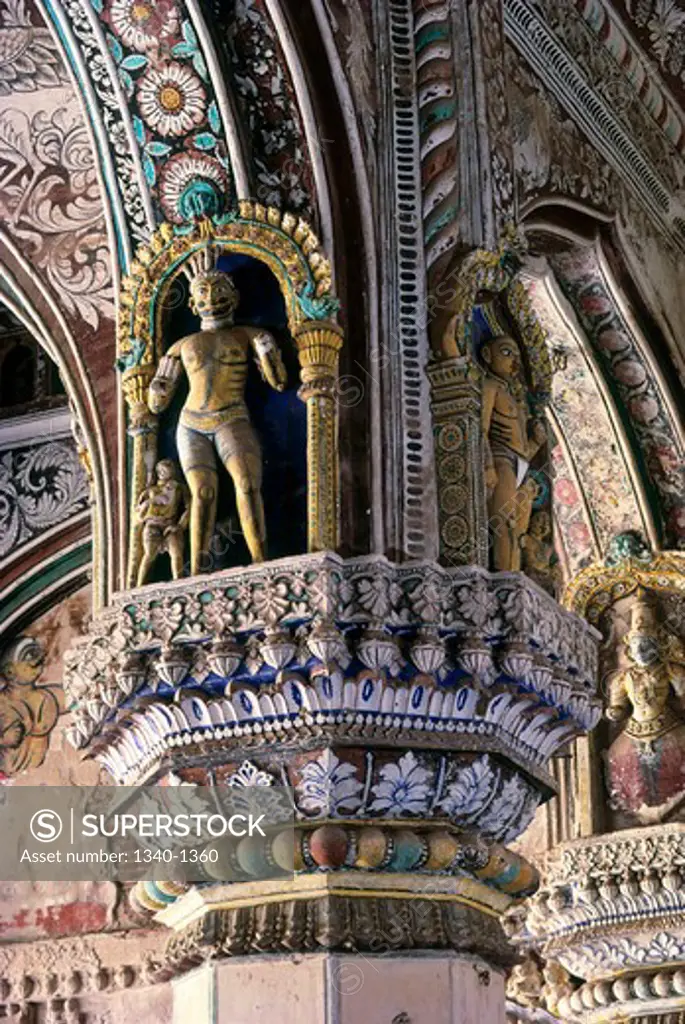 Detailed view of a pillar, Maratha Darbar Hall, Thanjavur Palace, Thanjavur, Tamil Nadu, India
