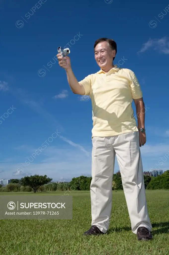 Senior man taking pictures