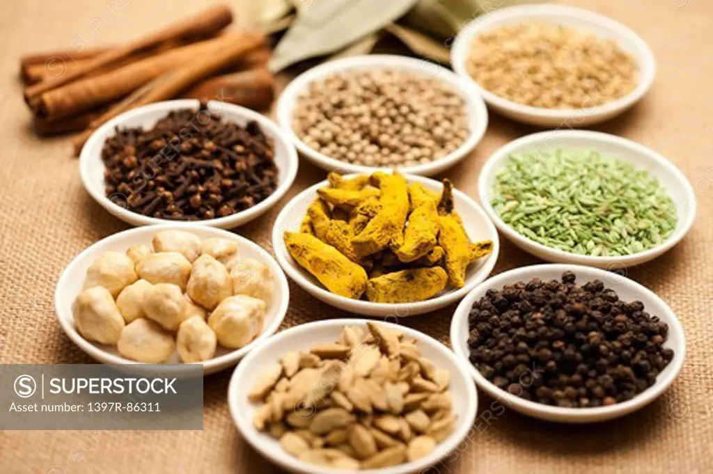 Spice, Curcuma, Chickpea, Clove, Black Peppercorn, Fennel, Cinnamon, White Peppercorn, Mung beans, Cardamom, Bay leaves,