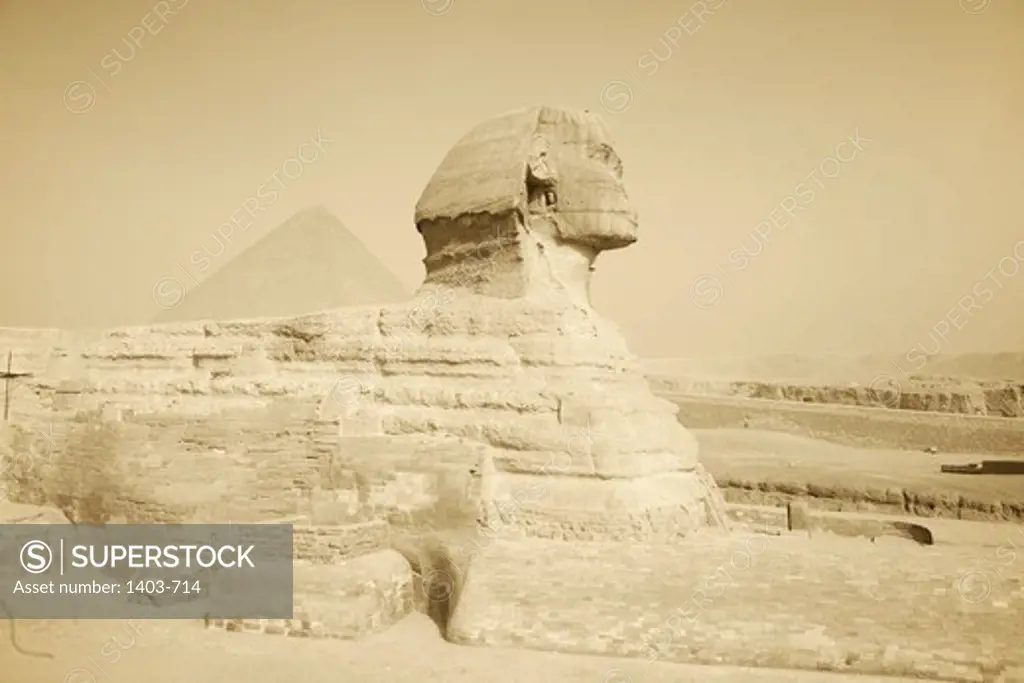 Egypt, Cairo, Giza, The Great Sphinx and Pyramid of Khufu, UNESCO World Heritage Site