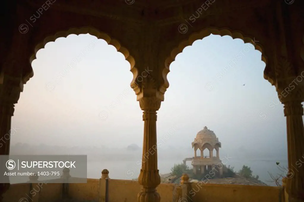 India, Rajasthan, Jaisalmer, Gadisar Temple at Gadisar Lake