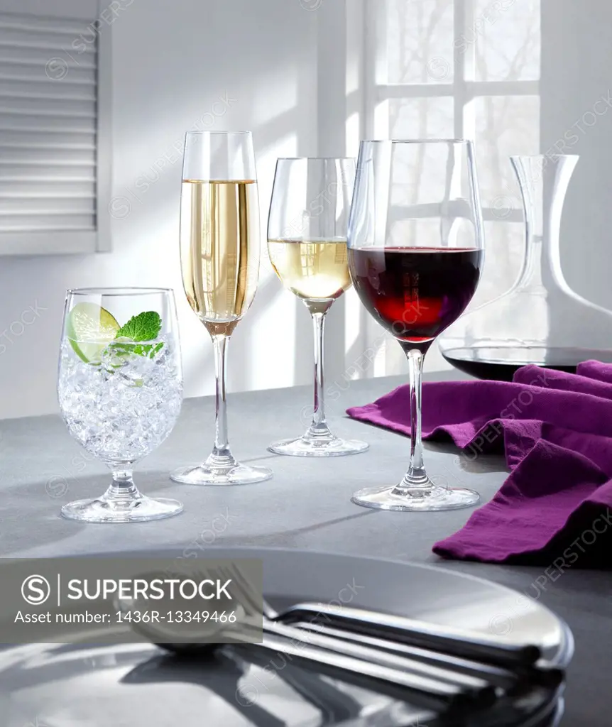red wine; white wine; sparkling wine; mineral water.