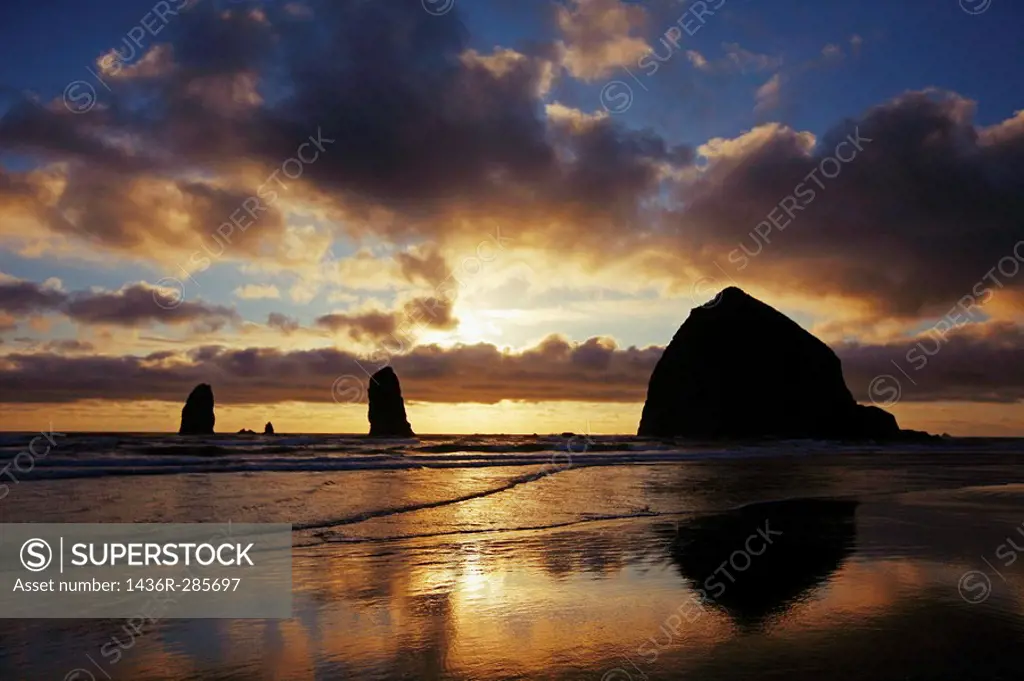 Haystack rock, Cannon Beach. Oregon, USA