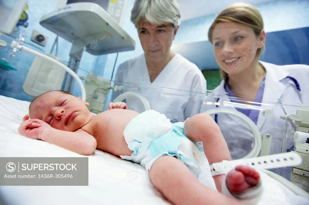 Pediatricians with newborn baby in incubator, pediatrics. Hospital Policlinica Gipuzkoa, San Sebastian, Donostia, Euskadi, Spain