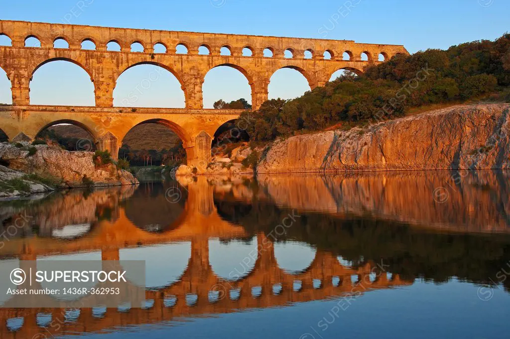 Pont du Gard Roman aqueduct at dawn, Gard, Languedoc-Roussillon, France