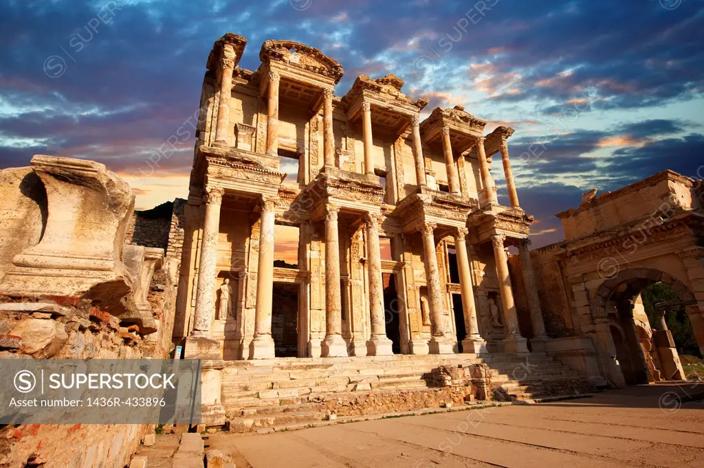 The library of Celsus at sunrise Images of the Roman ruins of Ephasus, Turkey