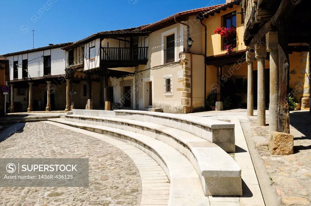 Europe, Spain, Extremadura, Sierra de Gredos, Plaza de Juan d´Austria in the oldtown of Cuacos de Yuste