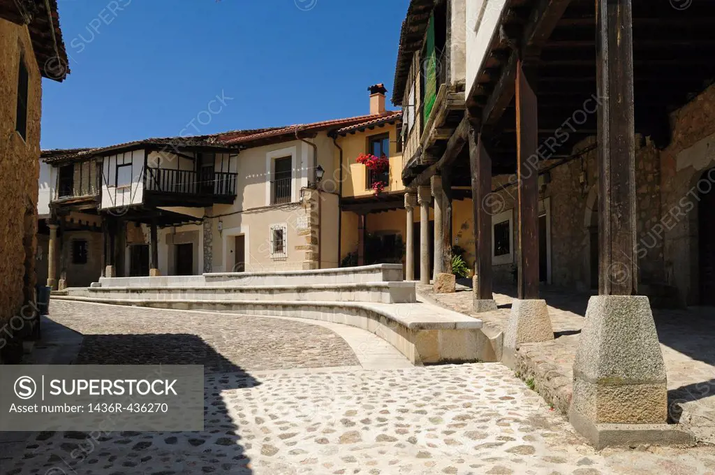 Europe, Spain, Extremadura, Sierra de Gredos, Plaza de Juan de Austria in the oldtown of Cuacos de Yuste, public ground