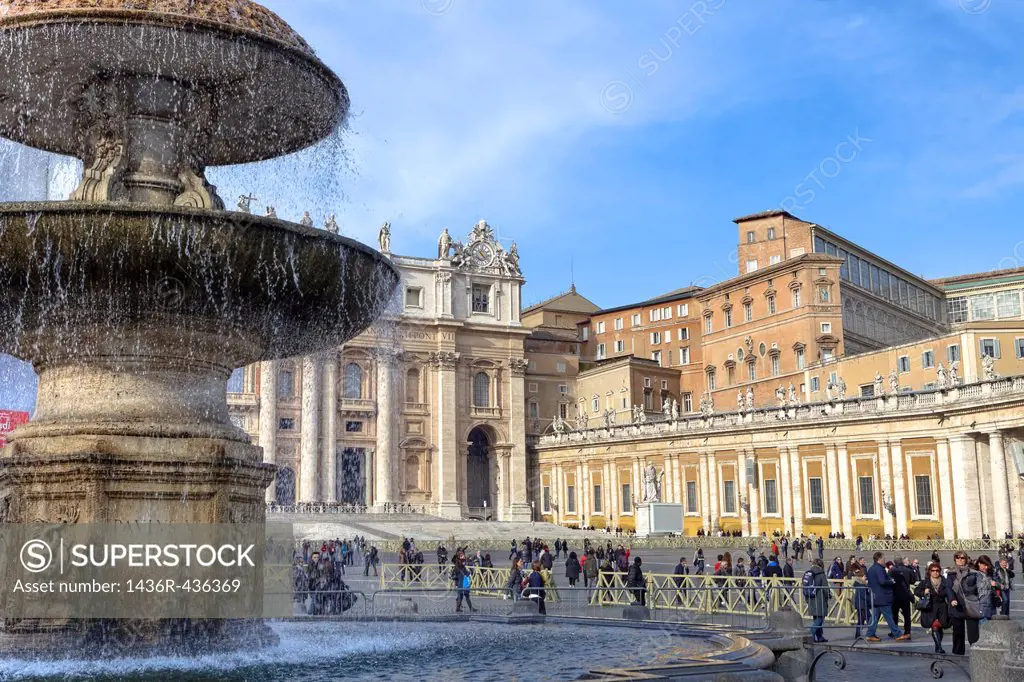Piazza San Pietro and St  Peter´s Basilica in the Vatican