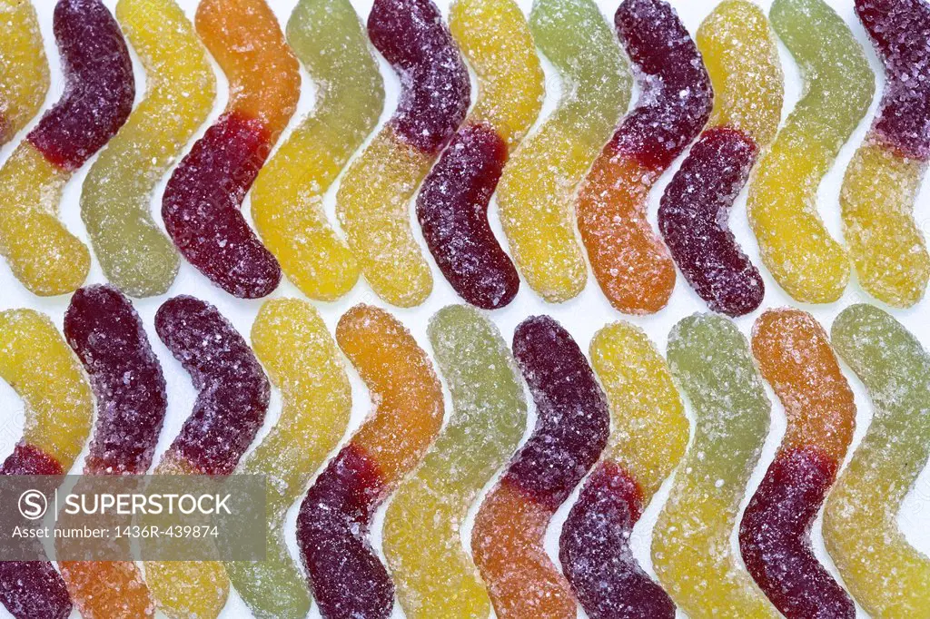 organic sour fruit gums in the form of worms without gelatin