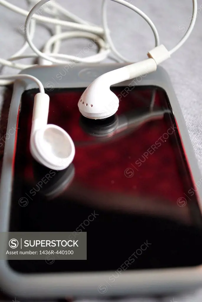 Cloae-u of Ipod with headphones