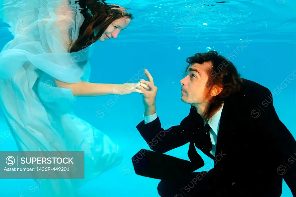 Bridal couple, underwater wedding in pool