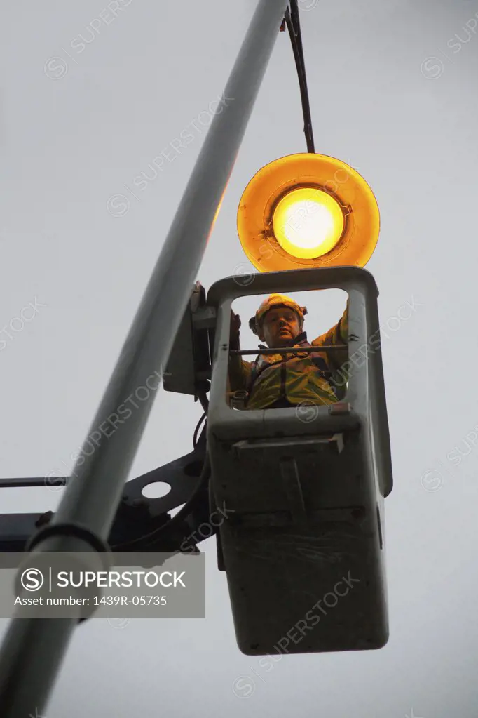 Electrician for street lighting