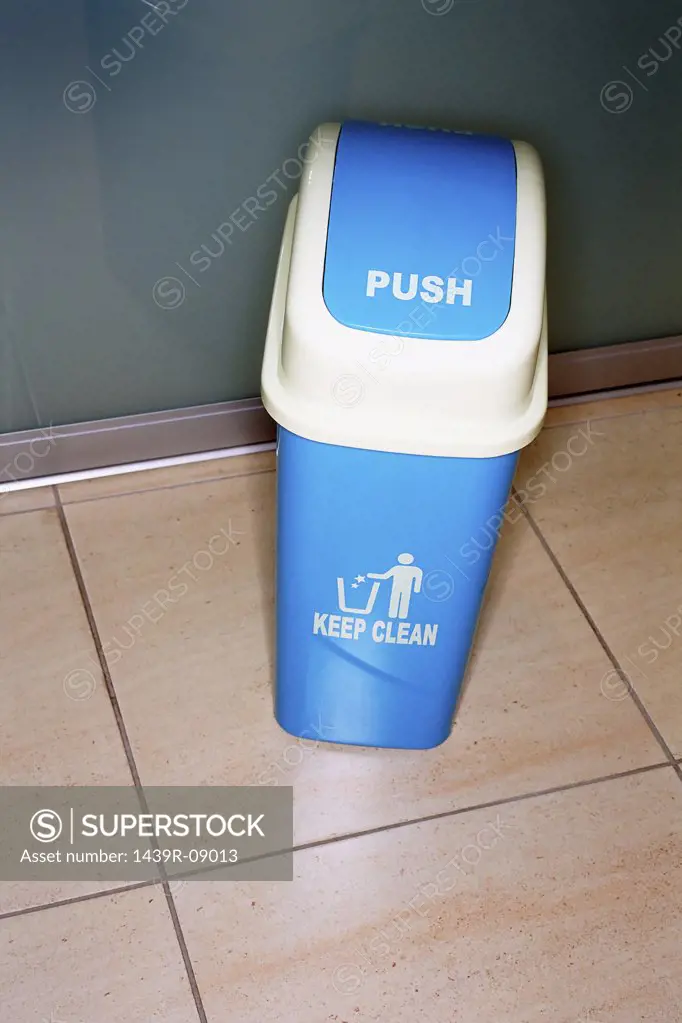 Plastic dustbin