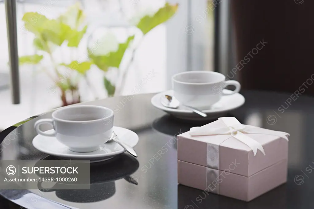 Coffee cups and gift box