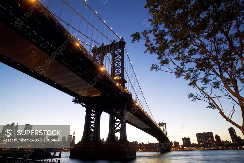 Manhattan bridge in the evening